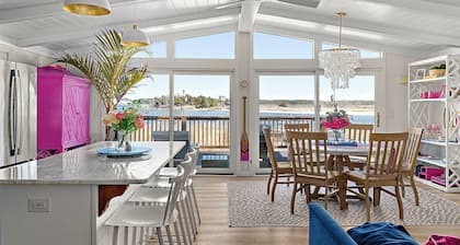 Reel Relaxation-Waterfront 3-bedroom house in Deal Island Historic District