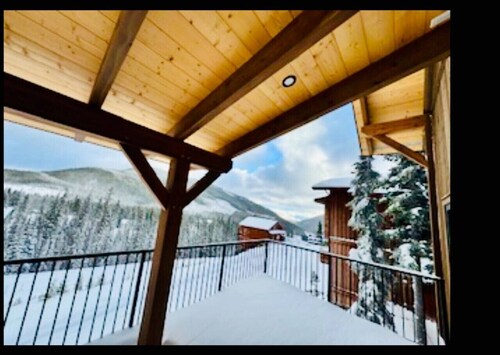 Apex Mountain - Boards `n` Blades Chalet