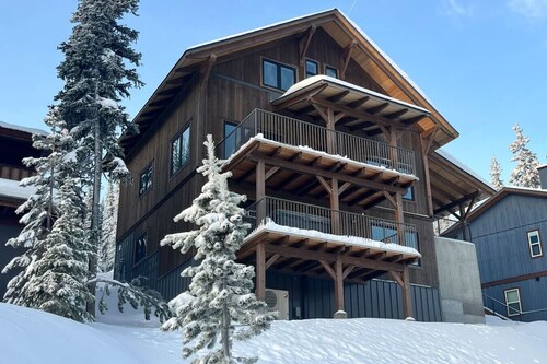 Apex Mountain - Boards `n` Blades Chalet