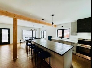 Refrigerador, microondas, horno y lavavajillas 