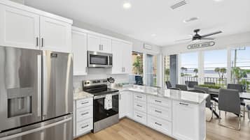 Fridge, microwave, stovetop, dishwasher