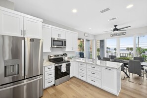 雪櫃、微波爐、爐具、洗碗機