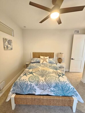 6 bedrooms, desk, iron/ironing board, travel crib