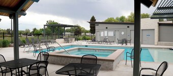 Modern & Spacious Townhome - 2 Bed, 2 Bath - Near CSU & Downtown in Fort Collins