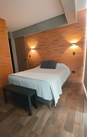 2 bedrooms, iron/ironing board, Internet, bed sheets