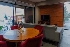 TV - Arcarti 202 | Style, Comfort & Private Parking (Heroica Puebla de Zaragoza)