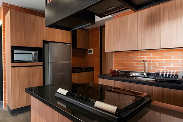 Fridge, microwave, oven, coffee/tea maker - Arcarti 202 | Style, Comfort & Private Parking (Heroica Puebla de Zaragoza)