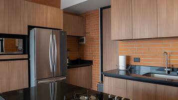 Fridge, microwave, oven, coffee/tea maker