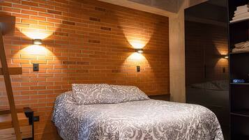 2 bedrooms, iron/ironing board, internet, bed sheets