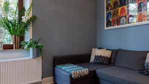 Living area - City apartment in the countryside, super central but completely quiet. (Kassel)
