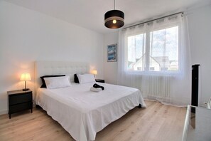 4 chambres, bureau, fer et planche à repasser, Wi-Fi gratuit