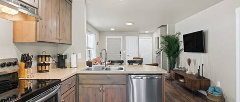 Refrigerador, microondas, horno, placa de cocina