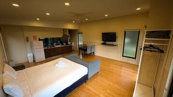 1 bedroom, iron/ironing board, internet