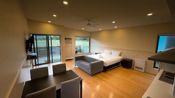 1 habitación, tabla de planchar con plancha y internet