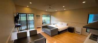 DE 1 - Deluxe Open Plan Cabin