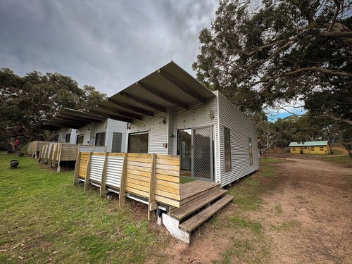 DE 2 - Deluxe Open Plan Cabin