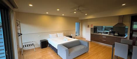 1 bedroom, iron/ironing board, Internet