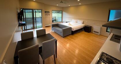 DE 3 - Deluxe Open Plan Cabin