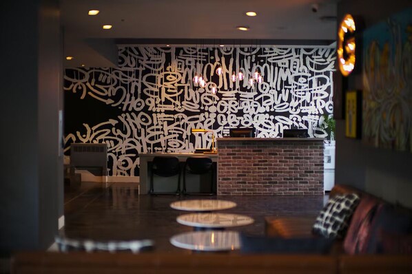 Lobby - Comfortable Room with Rooftop Pool Access, Walk to SFMOMA & Yerba Buena (San Francisco)