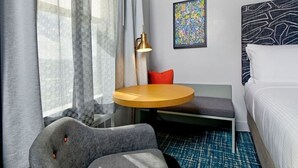 A hotel room with a bed, a round table, a sofa, and a chair. - Charming Unit with Rooftop Pool, Near Yerba Buena & Chase Center (San Francisco)