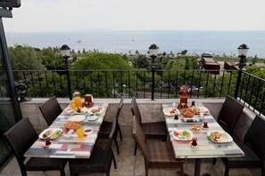 Outdoor dining - Ottomania Suite (Istanbul)