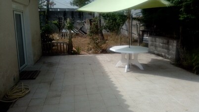 HOUSE 300m SEA/6 PERS/week and 2nd week with discount. 400m from town center.