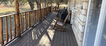 Live Oak Combo - Cabin & Annex - 3 bedrooms for larger groups outside Lampasas