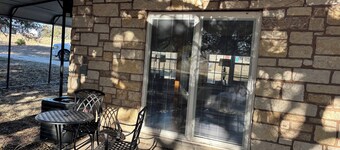 Live Oak Combo - Cabin & Annex - 3 bedrooms for larger groups outside Lampasas