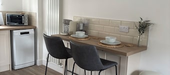 4-bed home family friendly and perfect for professionals. Heart of Bham/Solihull