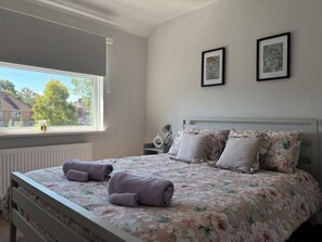 4 Schlafzimmer, Schreibtisch, Bügeleisen/Bügelbrett, Reisekinderbett