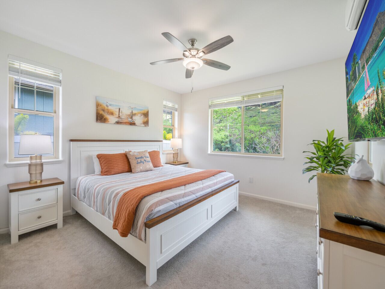 4 dormitorios, tabla de planchar con plancha, cuna de viaje