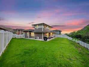 Exterior - 4 BDRM, Near beach, Free Prking, HotTub, Pool, Gym (Waianae)