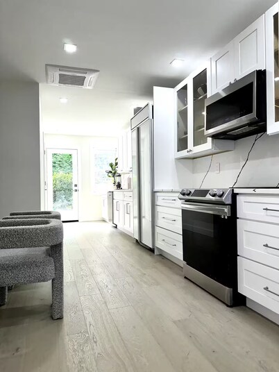 Luxury 3-Bedroom Apartment – Near NYC + NYC Views Nearby