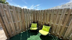 Property grounds - Charming studio in Homestead with private backyard (Homestead)