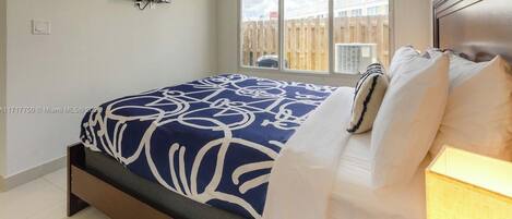 1 habitación, tabla de planchar con plancha, wifi gratis y ropa de cama