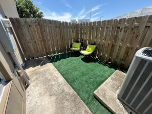 Property grounds - Charming studio in Homestead with private backyard (Homestead)