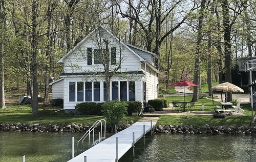 Lake James Red Sands Beach Lake Front Cottage - Family Friendly!!