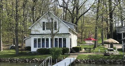 Lake James Red Sands Beach Lake Front Cottage - Family Friendly!!