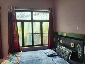 2 bedrooms, bed sheets