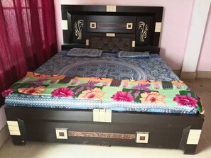 2 bedrooms, bed sheets
