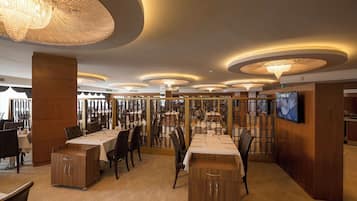 Café da manhã com buffet grátis todos os dias