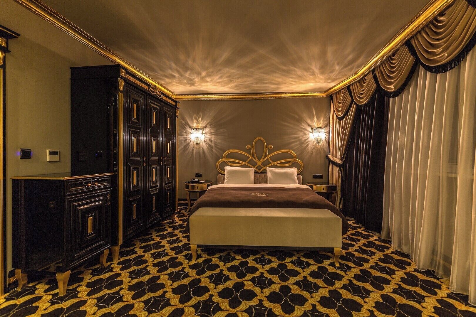 King Room | In-room safe, desk, laptop workspace, blackout drapes