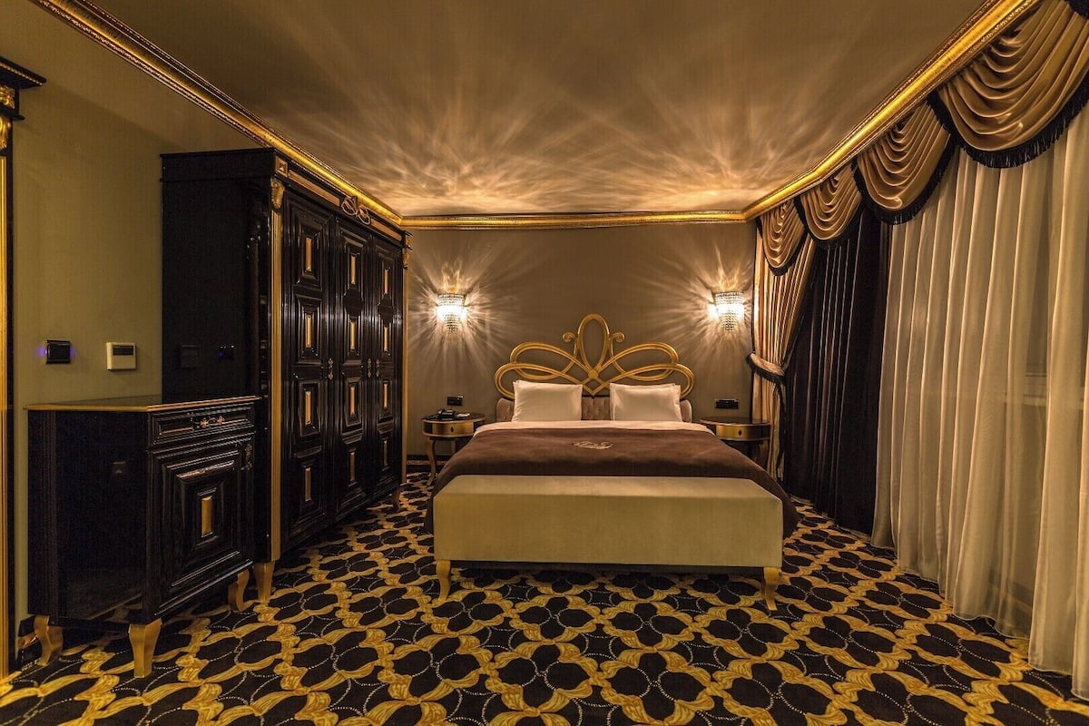 King Room | In-room safe, desk, laptop workspace, blackout curtains