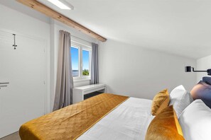 2 slaapkamers, een strijkplank/strijkijzer, gratis wifi, beddengoed