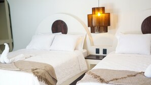 A hotel room with two beds, a large mirror, and a wall-mounted lamp. - Selanna 3 Luna Creciente (El Paredon)