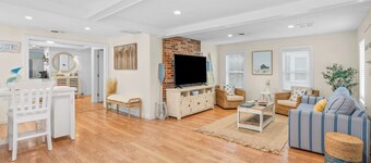 Charming 2BR Coastal Cottage – Walk to Surf Drive Beach & Downtown!