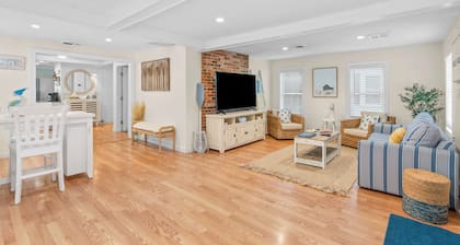 Charming 2BR Coastal Cottage – Walk to Surf Drive Beach & Downtown!