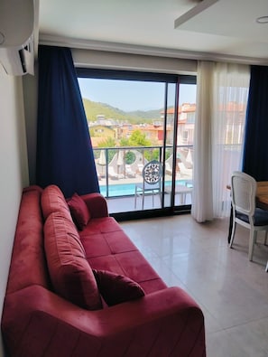 Apartamento Deluxe, balcón, vistas a la piscina | Vistas desde la habitación