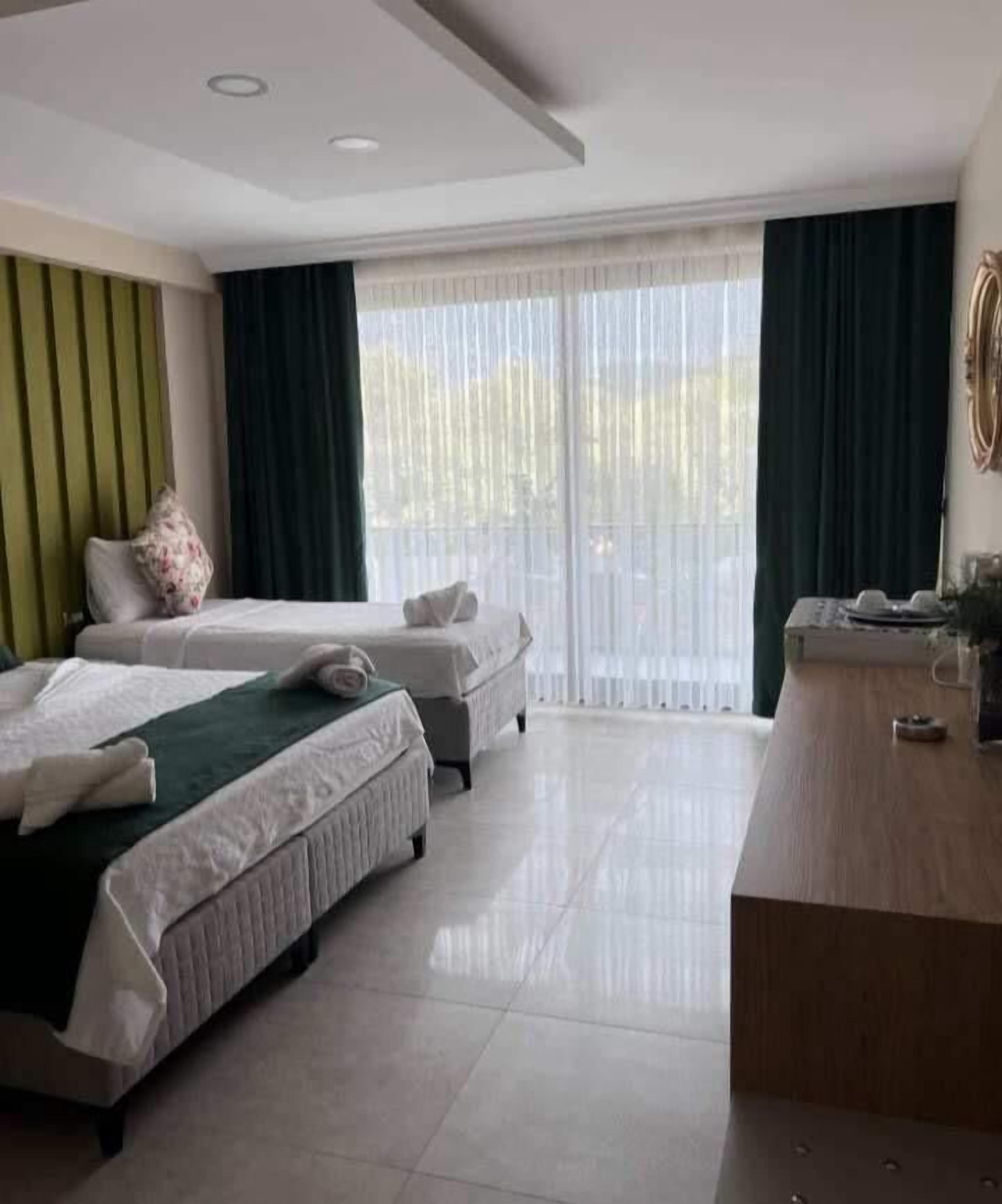 Luxury Studio | Individually decorated, desk, bed sheets