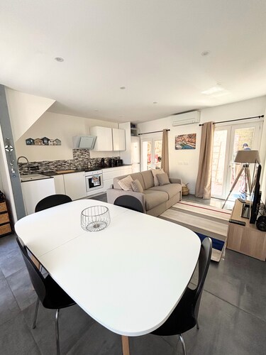 House - 5 min beach - AC - Charming town centre